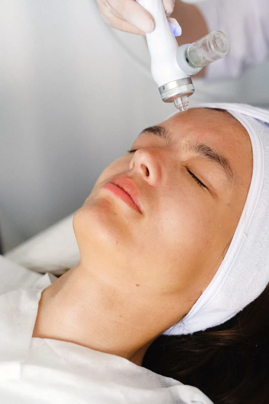 Dermatologist-guided facial procedure